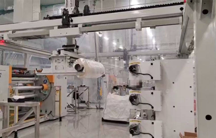 Large stroke coil handling truss robot